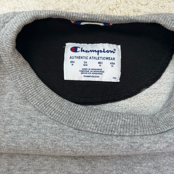 Champion grey crew neck size medium!! - Picture 6 of 6